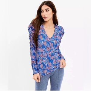 NWOT LOFT Blue Garden Floral V-Neck Ruched Puff-Long Sleeve Knit Top Size Small